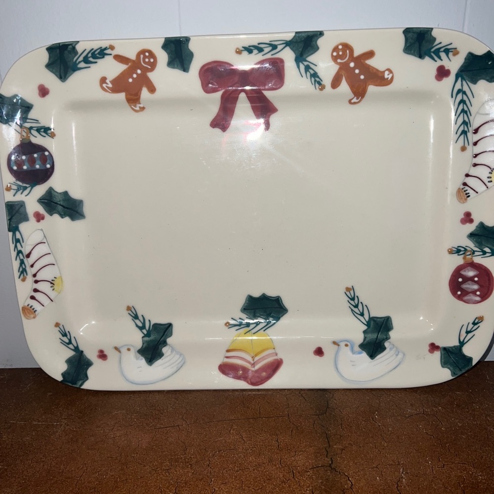 Hartstone CHRISTMAS TRADITIONS 16 1/2" Platter Beautiful Condition.
